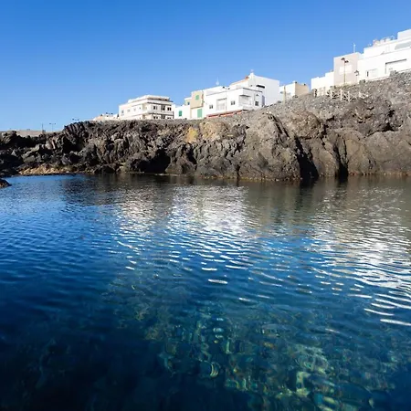 Home2book Charming Sea Front House 度假居 El Escobonal