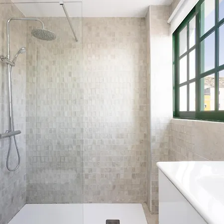 Home2book Charming Sea Front House 度假居 El Escobonal