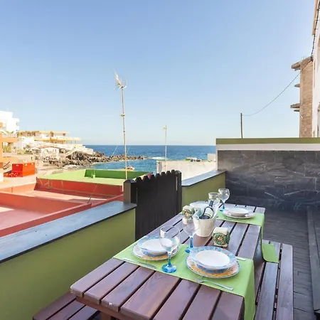 Home2book Charming Sea Front House *